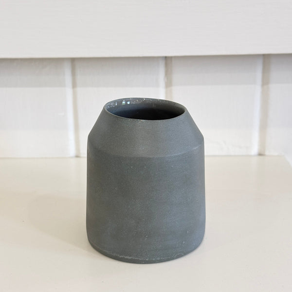 Michelle Karsdorp - Porcelain Satin Bud Vase (mka016)