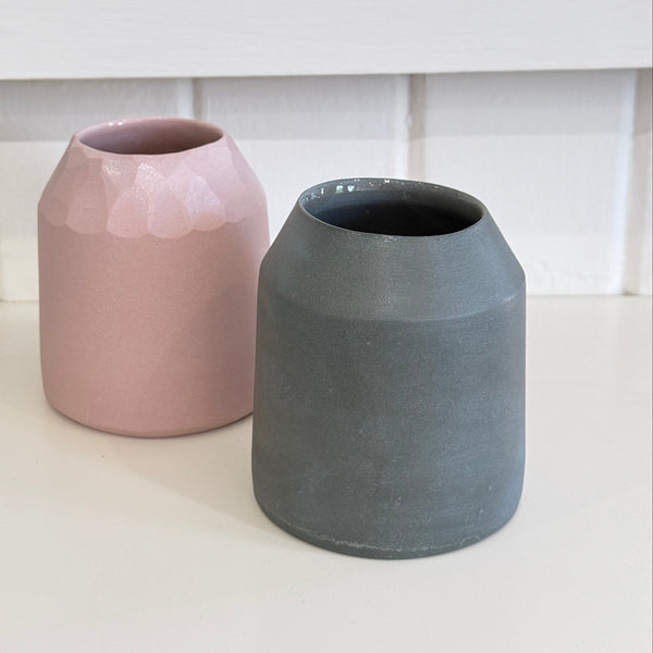 Michelle Karsdorp - Porcelain Satin Bud Vase (mka016)