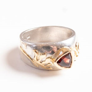 Bethamy Linton-Botanica Kangaroo Paw Ring - Sterling Silver 18ct Setting and Kangaroo Paw Detail 5mm Margaret River Garnet (bli030)