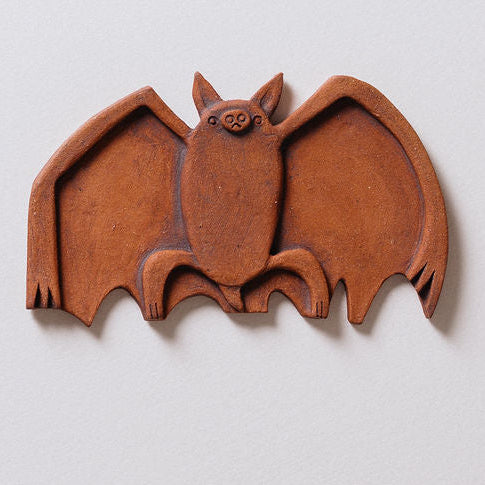 Moira Court - 'Flat Bat' WA Stoneware (mco080)