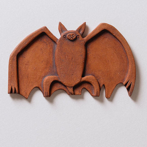 Moira Court - 'Flat Bat' WA Stoneware (mco080)