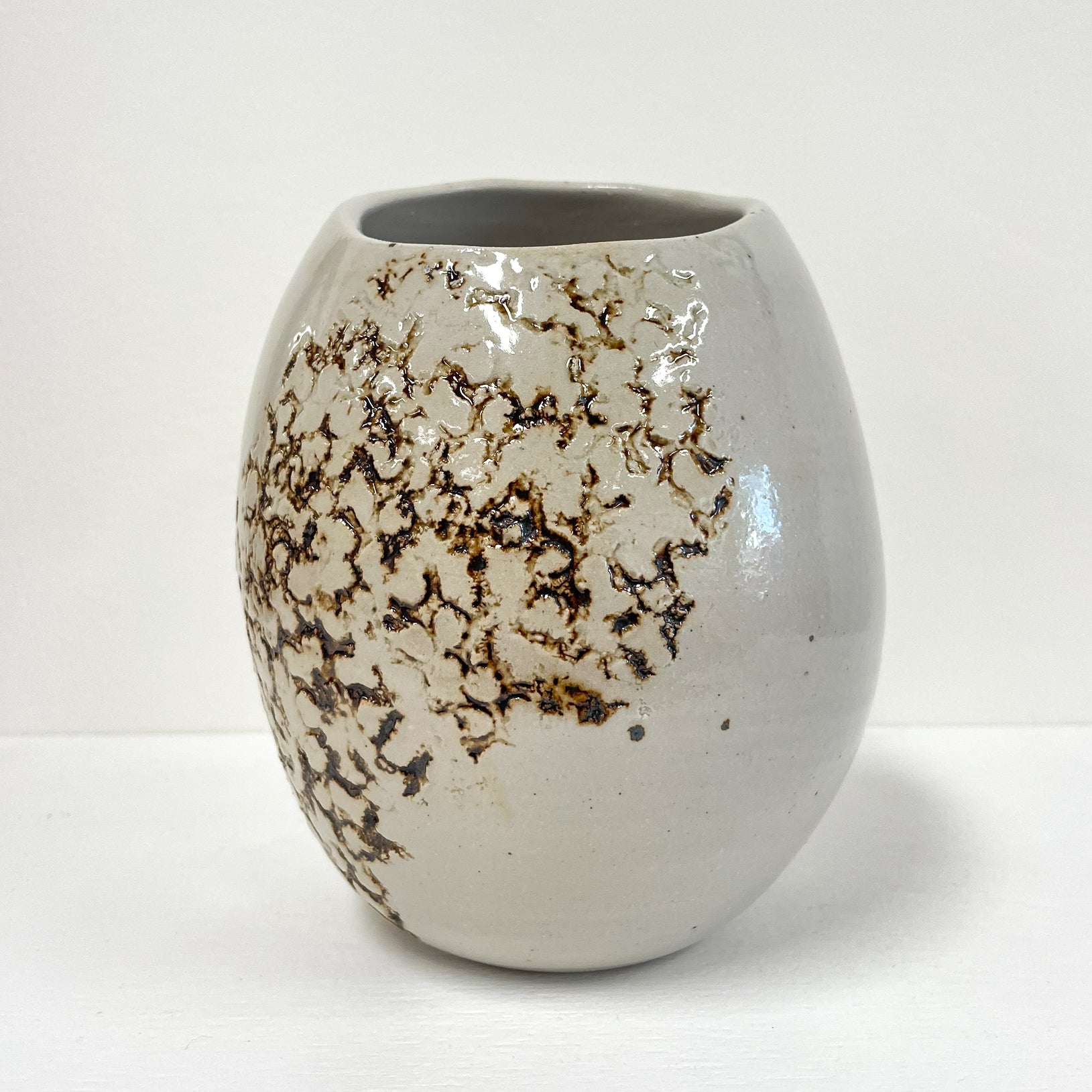 Jess Samuelson - Small Seaweed Manganese Vase (jsa003)
