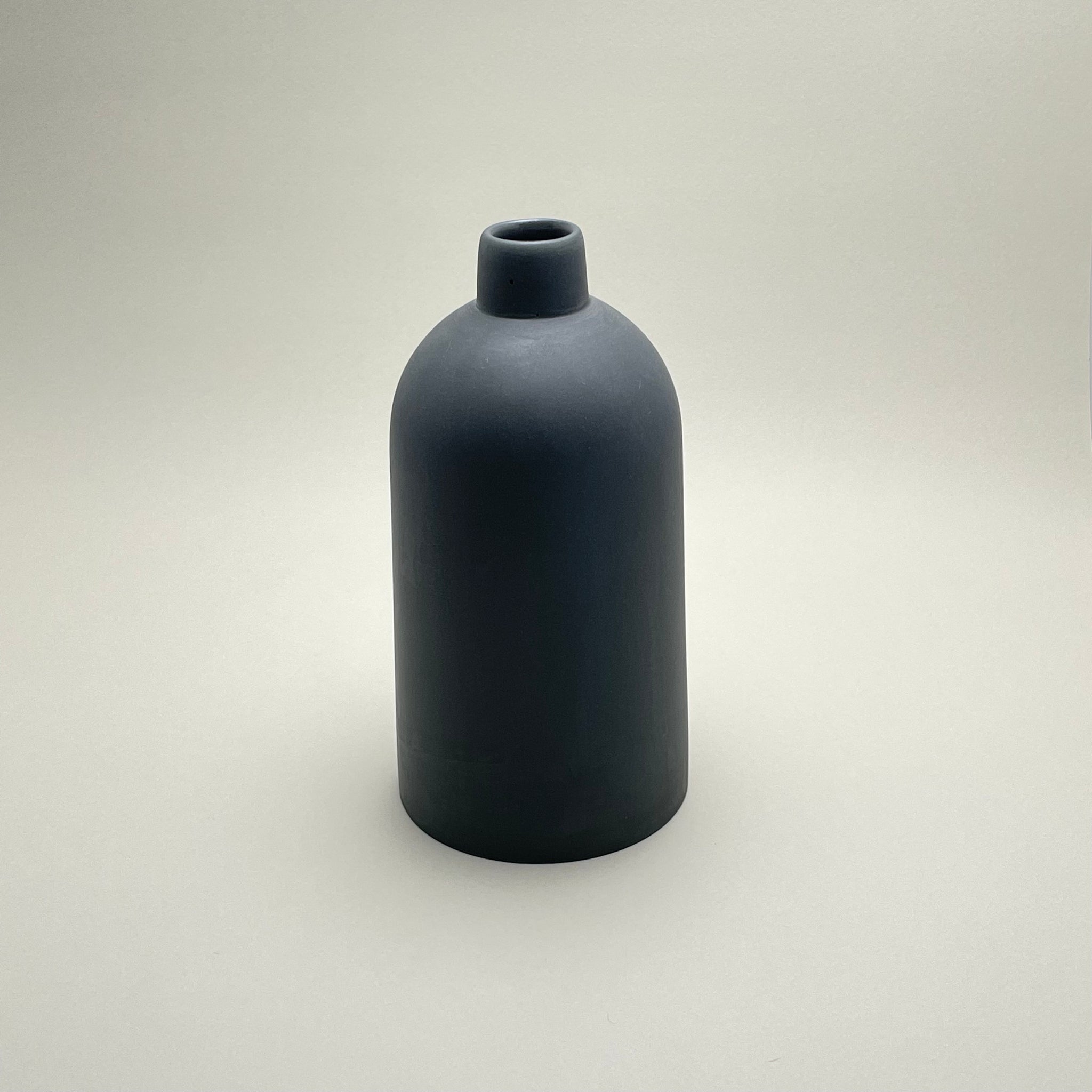 Felicity Bodycoat - 'Black' Vase Size 7 (fbo018)